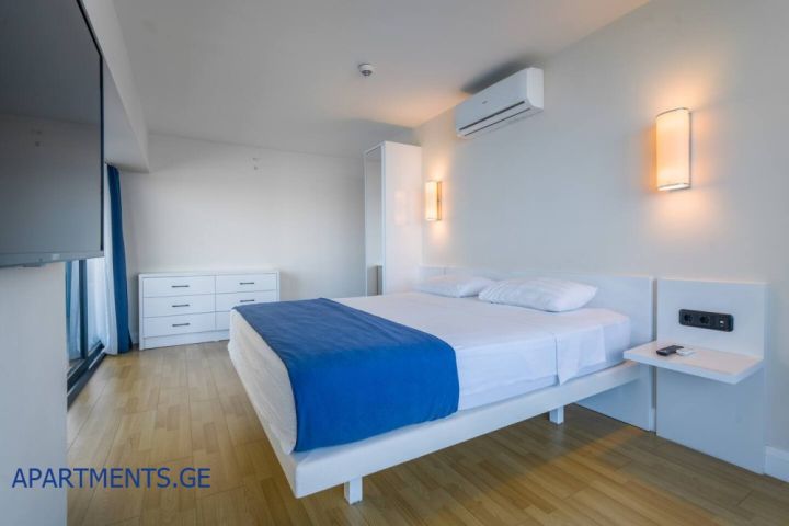 Panoramic 3-room apartment, block C · No. 1702 — Photo 2